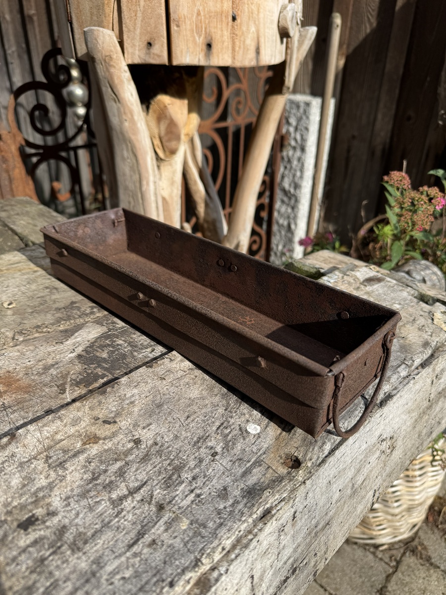 Vintage Eisenkasten Ruma länglich mit Henkeln - Länge ca. 21 cm
