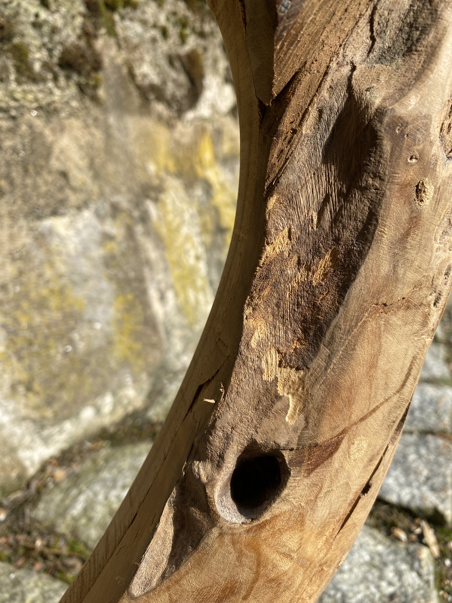 Teak Holz Herz offene Form klein auf Standplatte - Höhe 40 cm