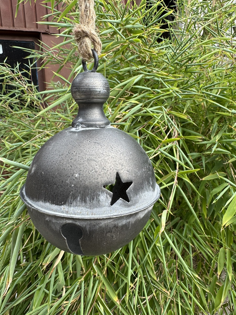 Metall Kugel klein mit Schellen Antik Grau - Durchmesser 13 cm