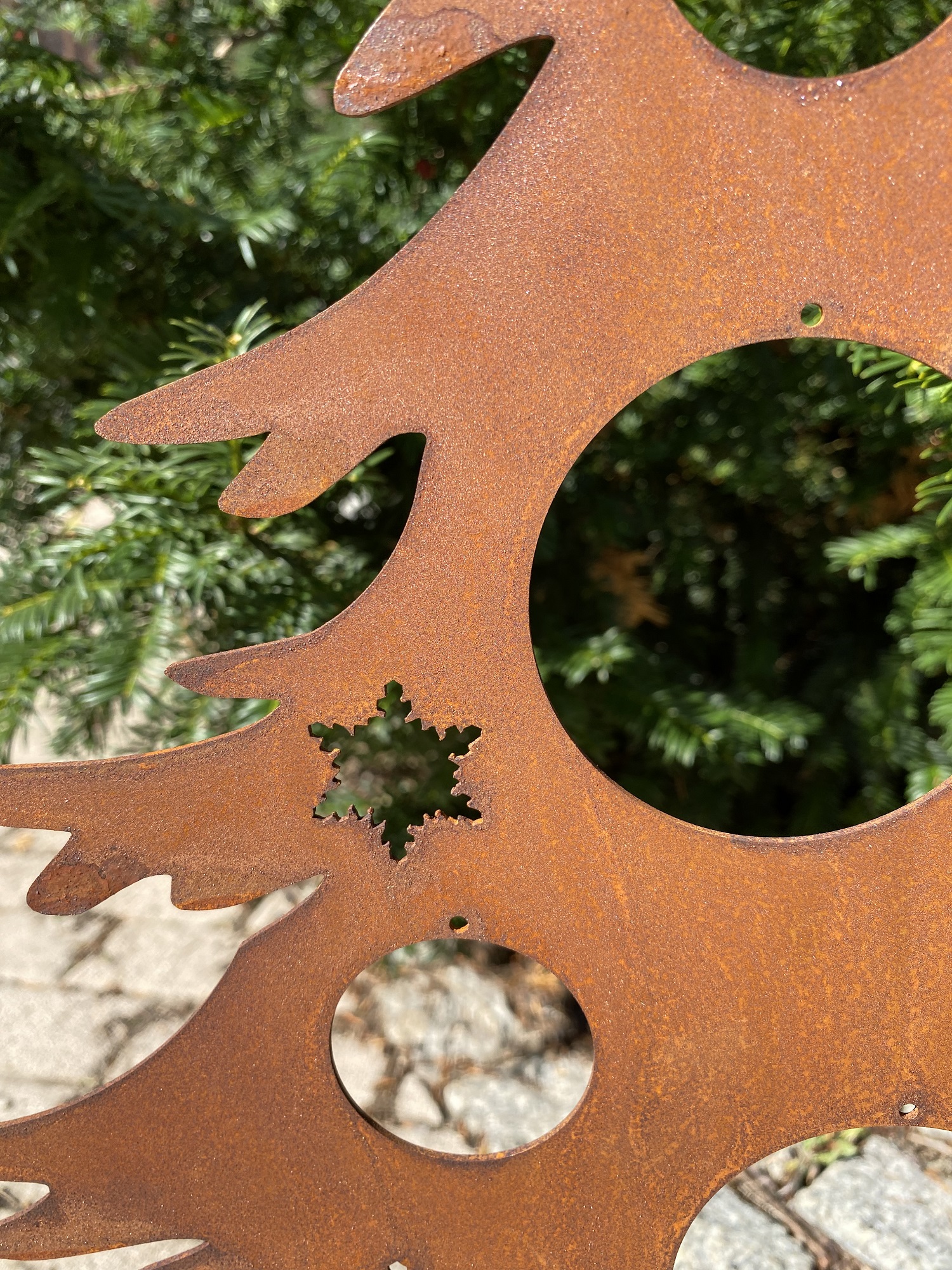 Edelrost Weihnachtsbaum klein mit Öffnungen für Kugeln - Höhe 65 cm