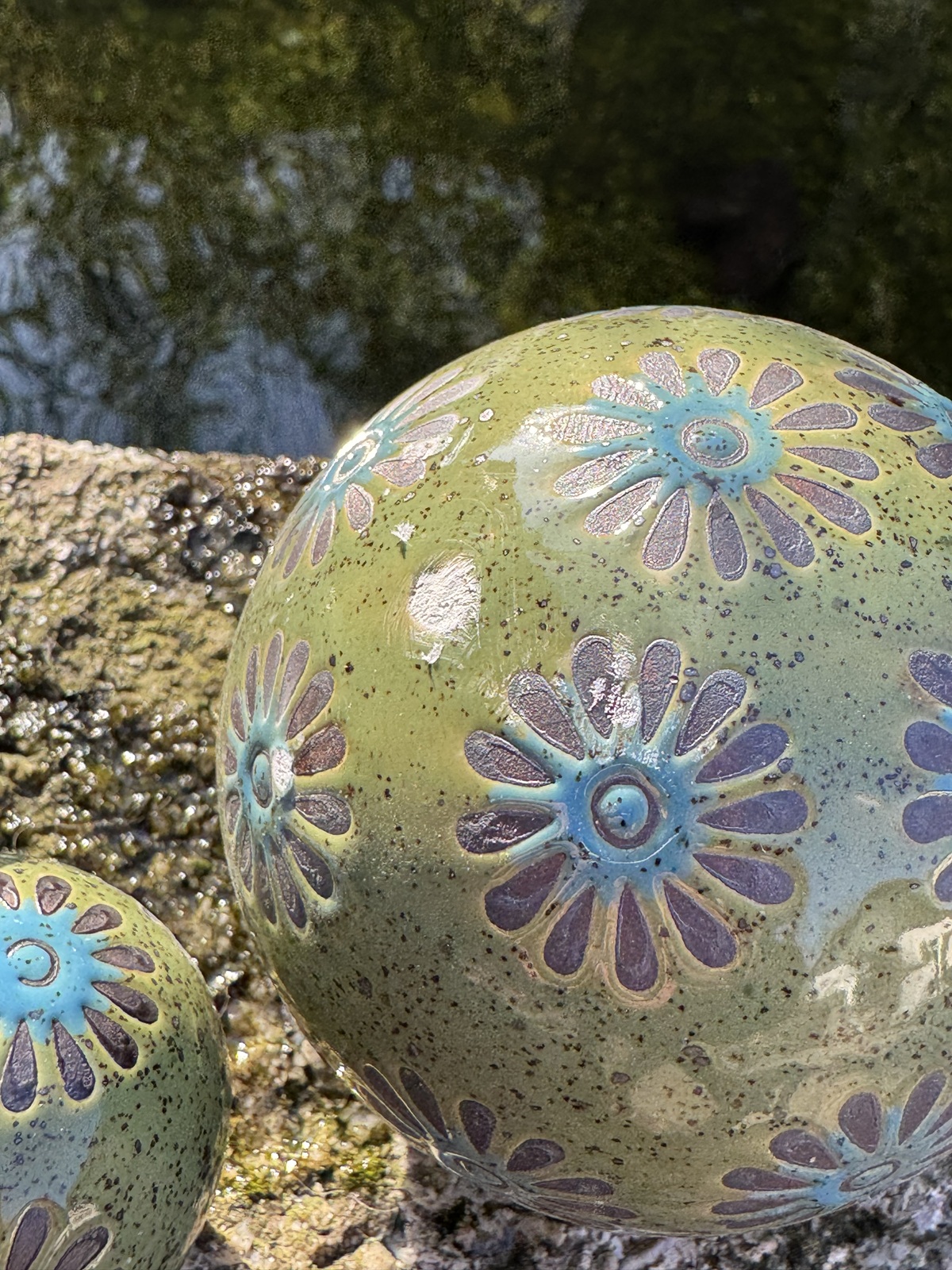 Keramik Schwimmkugel Blüte groß grün/blau - Durchmesser 7,5 cm