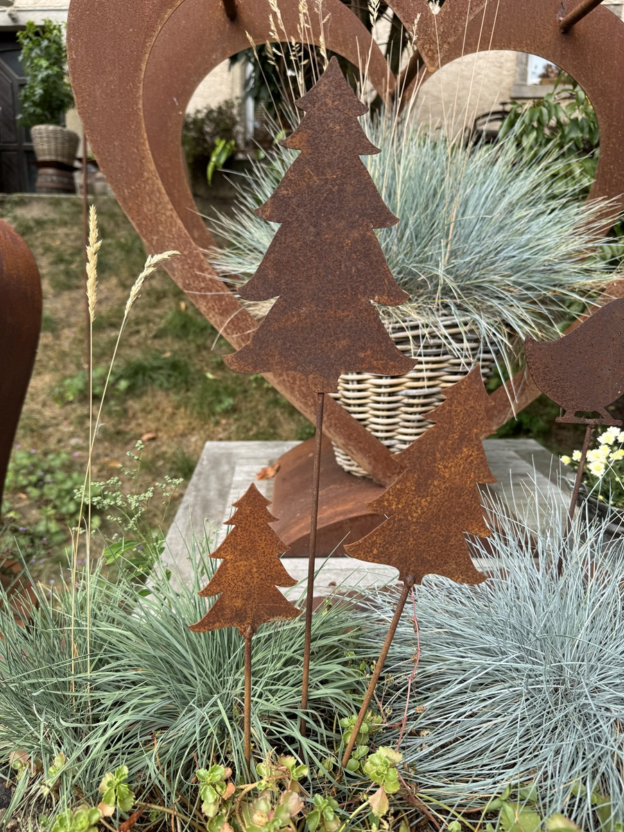 Edelrost Tanne groß auf Stab - Höhe 20 cm + Stab 38 cm