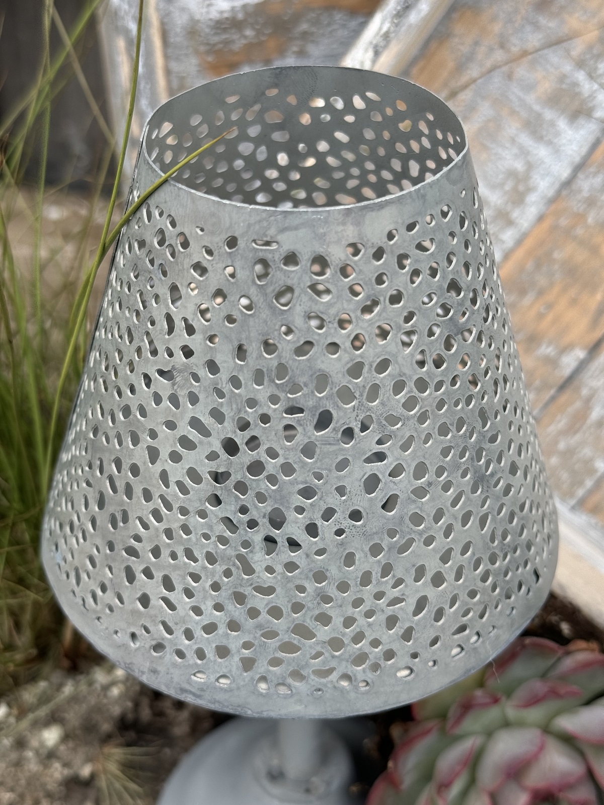 Metall Windlicht Lampe groß mit Fuß - Höhe 24 cm