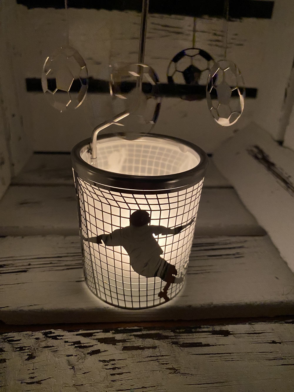 Glaskarussell Fußball Teelichthalter mit Propeller - Höhe 16 cm