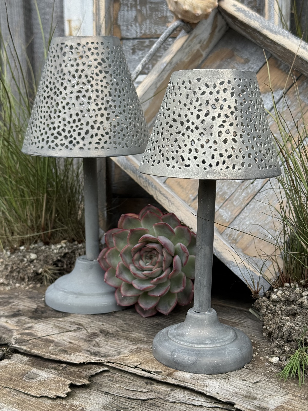 Metall Windlicht Lampe klein mit Fuß - Höhe 20 cm