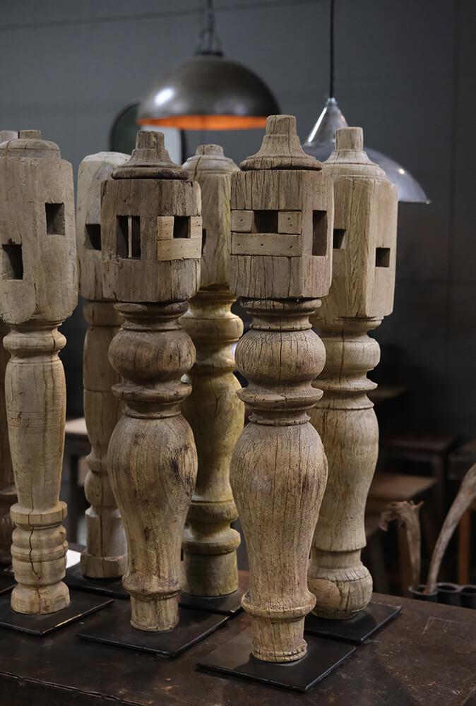 Vintage Skulptur Holz Tischbein (Unikat) auf Eisenplatte