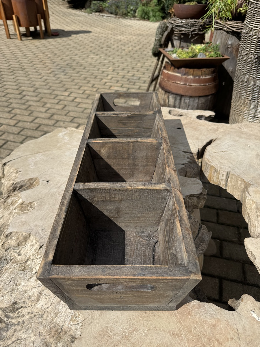 Altholz Kiste mit 4 Fächern - Länge ca. 68 cm