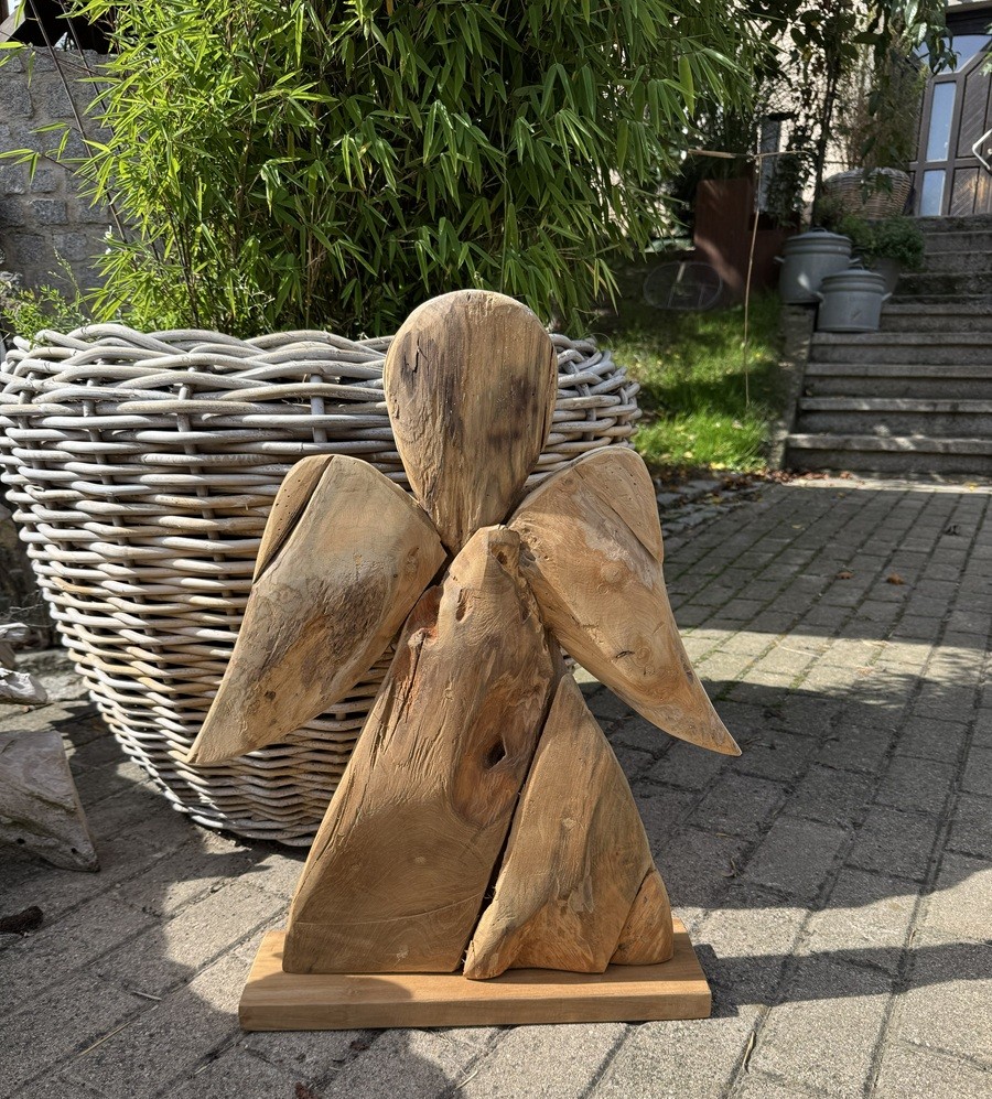 Teak Holz Engel groß auf Bodenplatte - Höhe ca. 62 cm