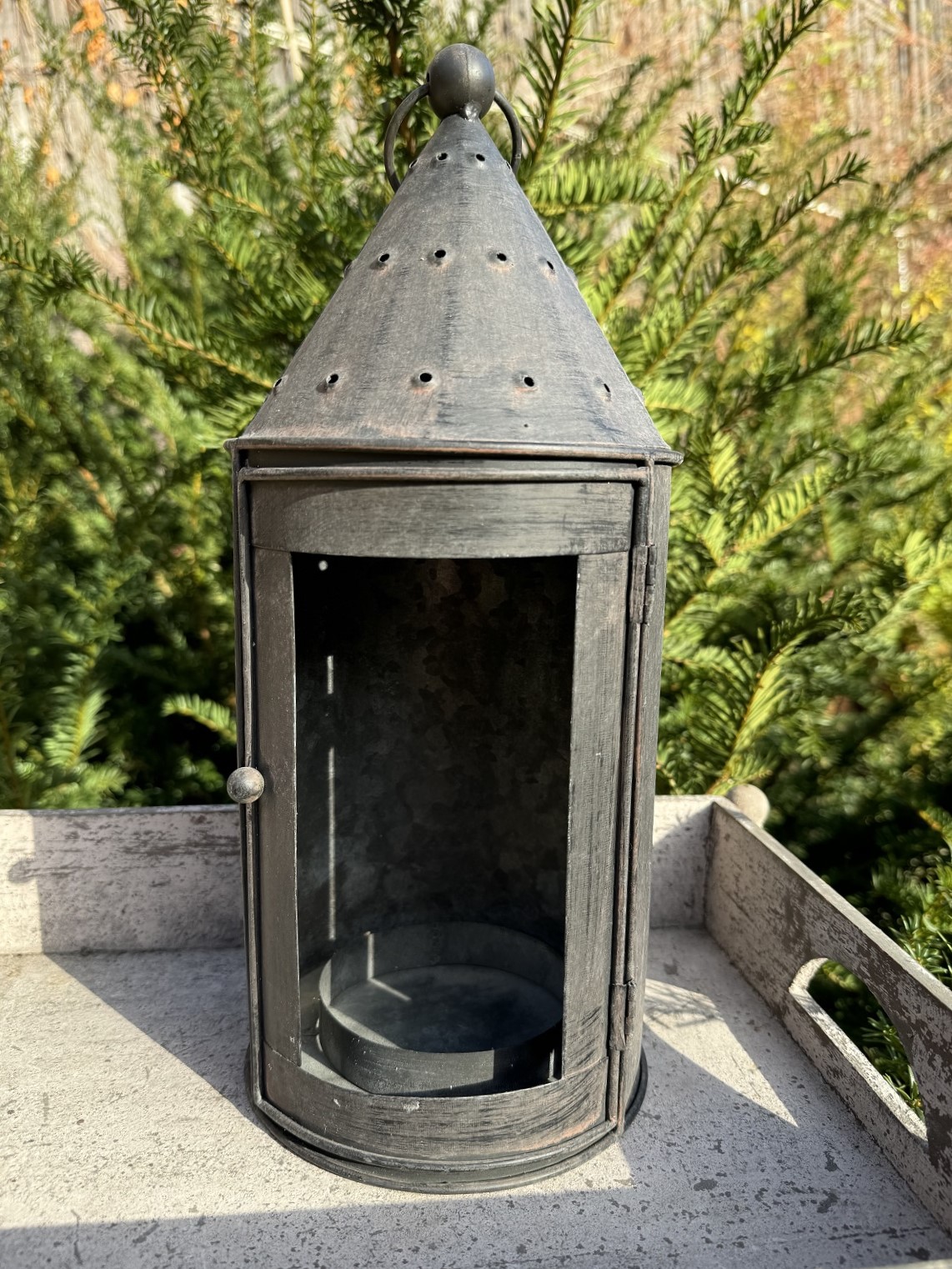 Metall Laterne Misonia mit rundem Dach und offener Tür - Höhe 37 cm