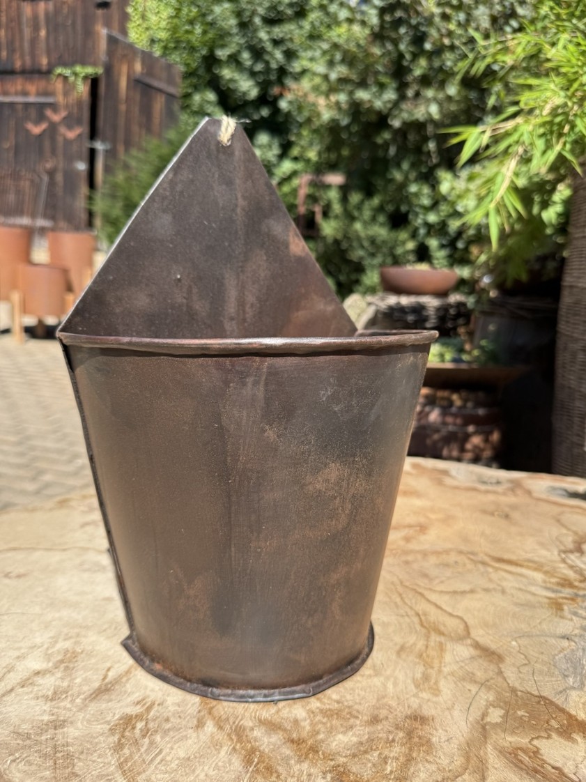 Metall Wandeimer halbrunde Form rostfarben - Höhe ca. 32 cm