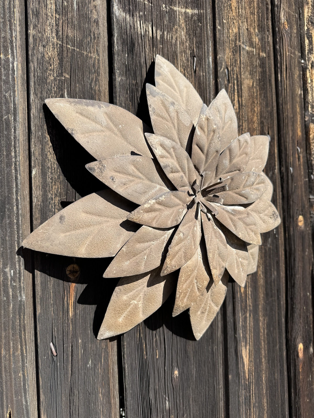 Metall Blüte für die Wand graubraun - Durchmesser 46 cm