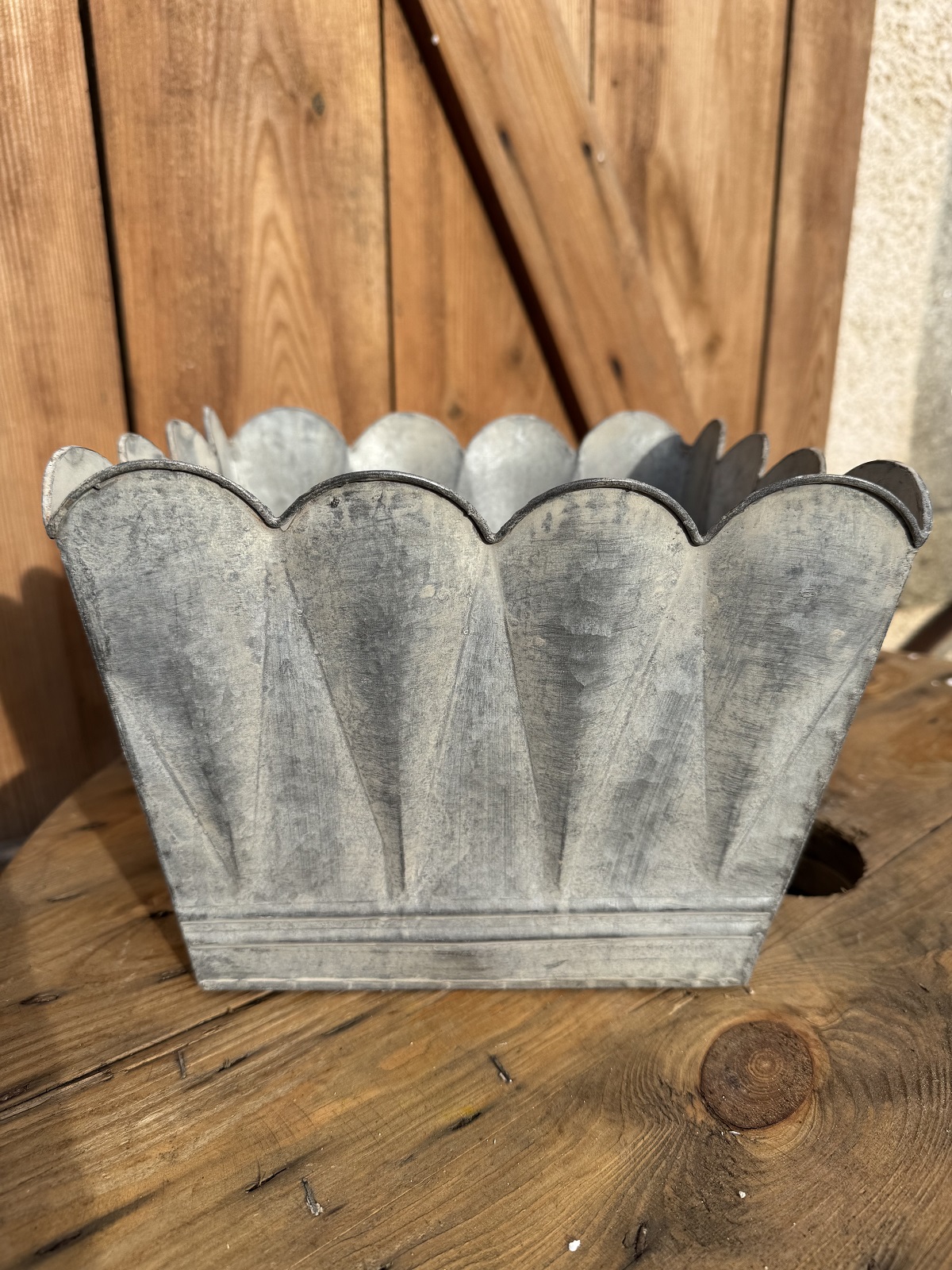Zink Blumentopf mit Bögen - Breite 27 cm
