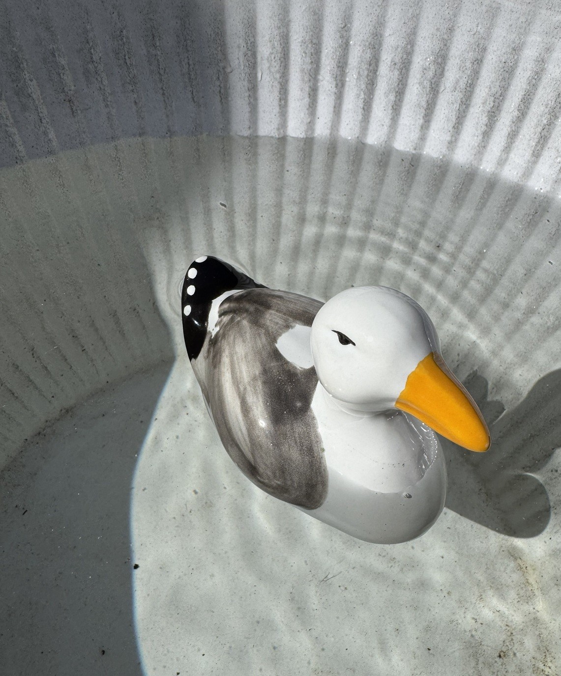 Keramik Schwimmfigur Möwe - Höhe 7 cm