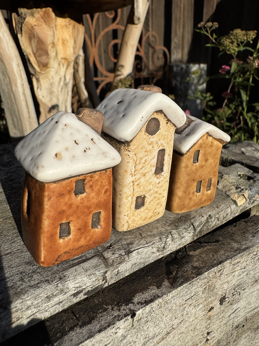 3tlg. Keramik Mini Häuschen naturfarben - Höhe ca. 5 cm