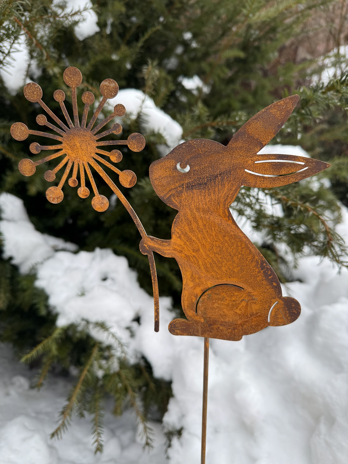 Edelrost Hase mit Pusteblume auf Stab - Gesamthöhe 60 cm
