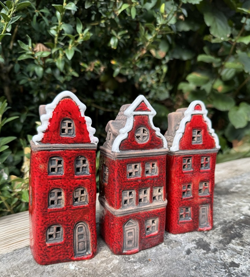 Keramik Stadthäuschen zum Beleuchten (Modell 3) Rot - Höhe ca. 16 cm