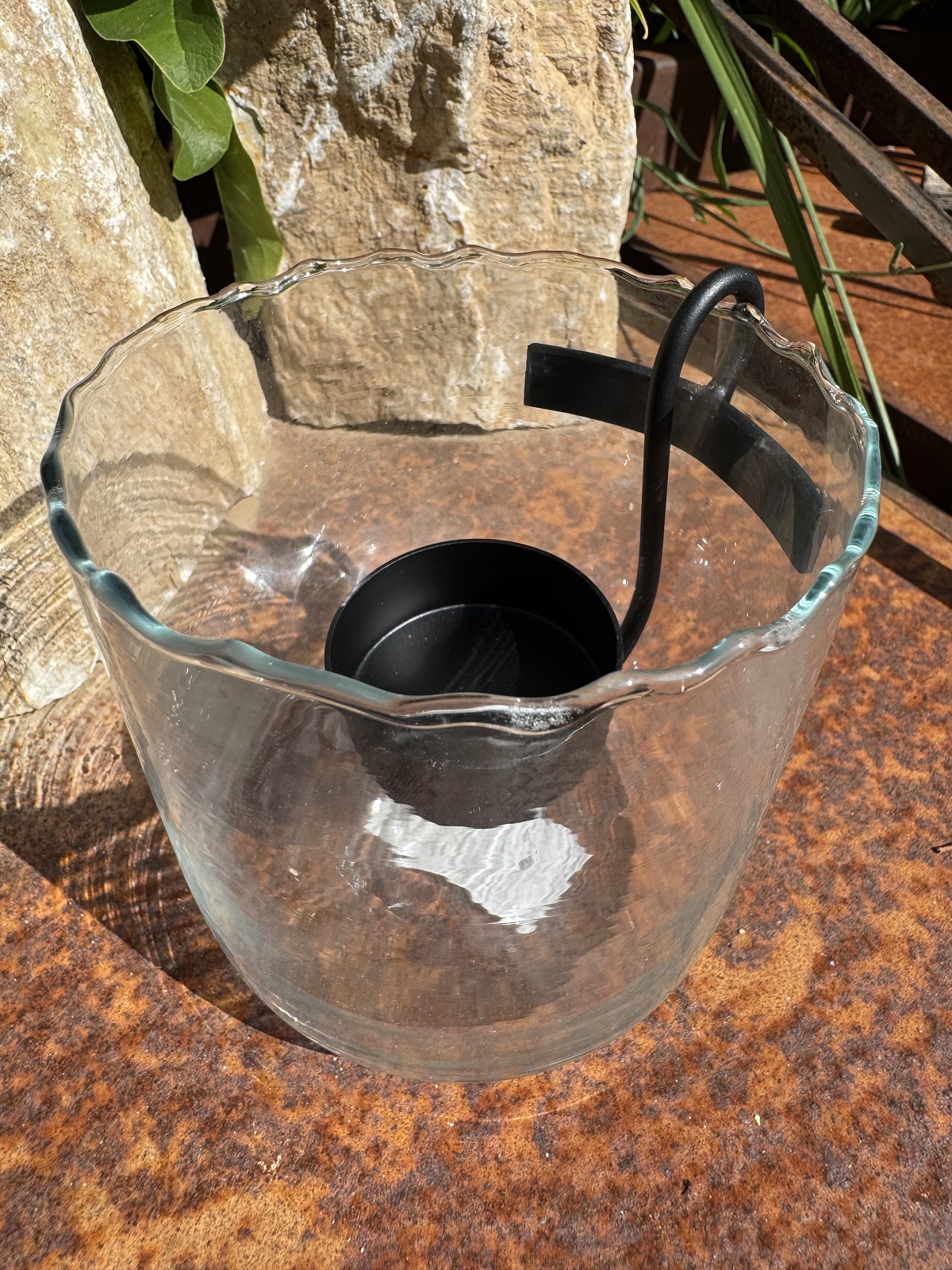 Glas Windlicht Rissoptik mit Teelichthalter schwarz - Höhe 10 cm