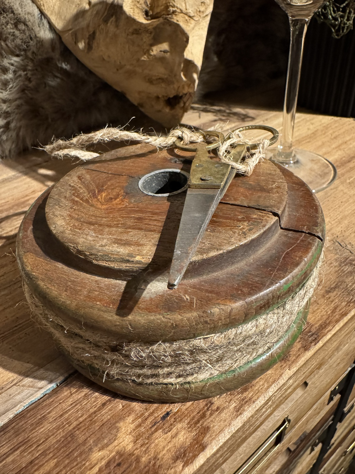 Nostalgie Holz Spule mit Juteband und Schere - Durchmesser ca. 11-13 cm
