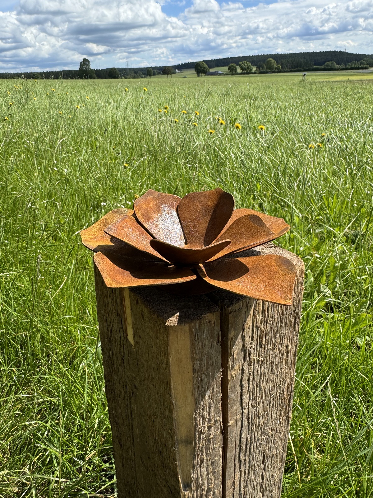 Edelrost Blüte klein auf Bodenplatte - Durchmesser 14 cm
