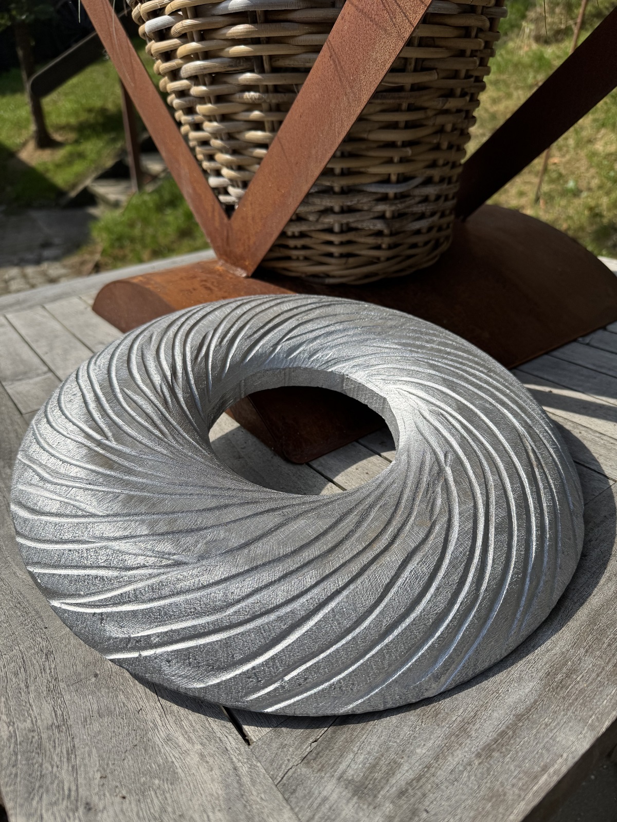 Holz Kranz silber groß mit Rillenmuster - Durchmesser ca. 35 cm