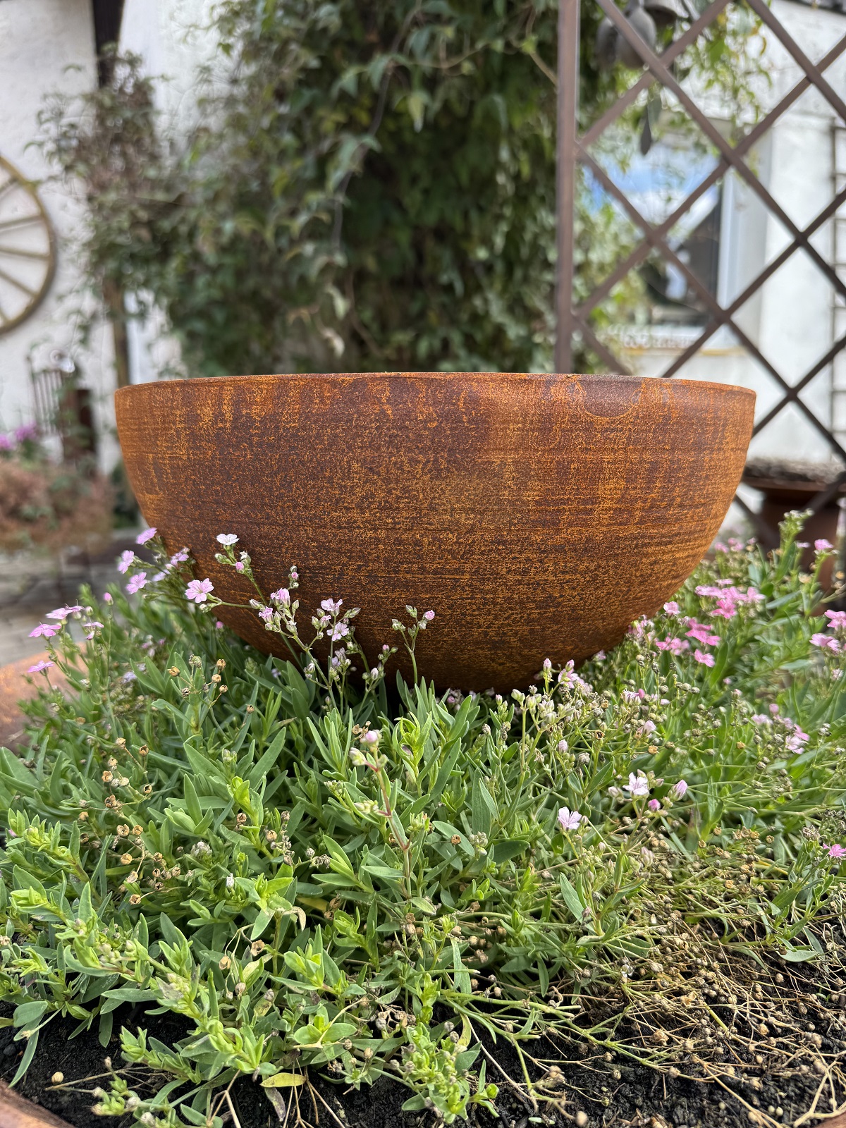 Edelrost Halbkugel Schale mit kurzem Rohr - Durchmesser 30 cm