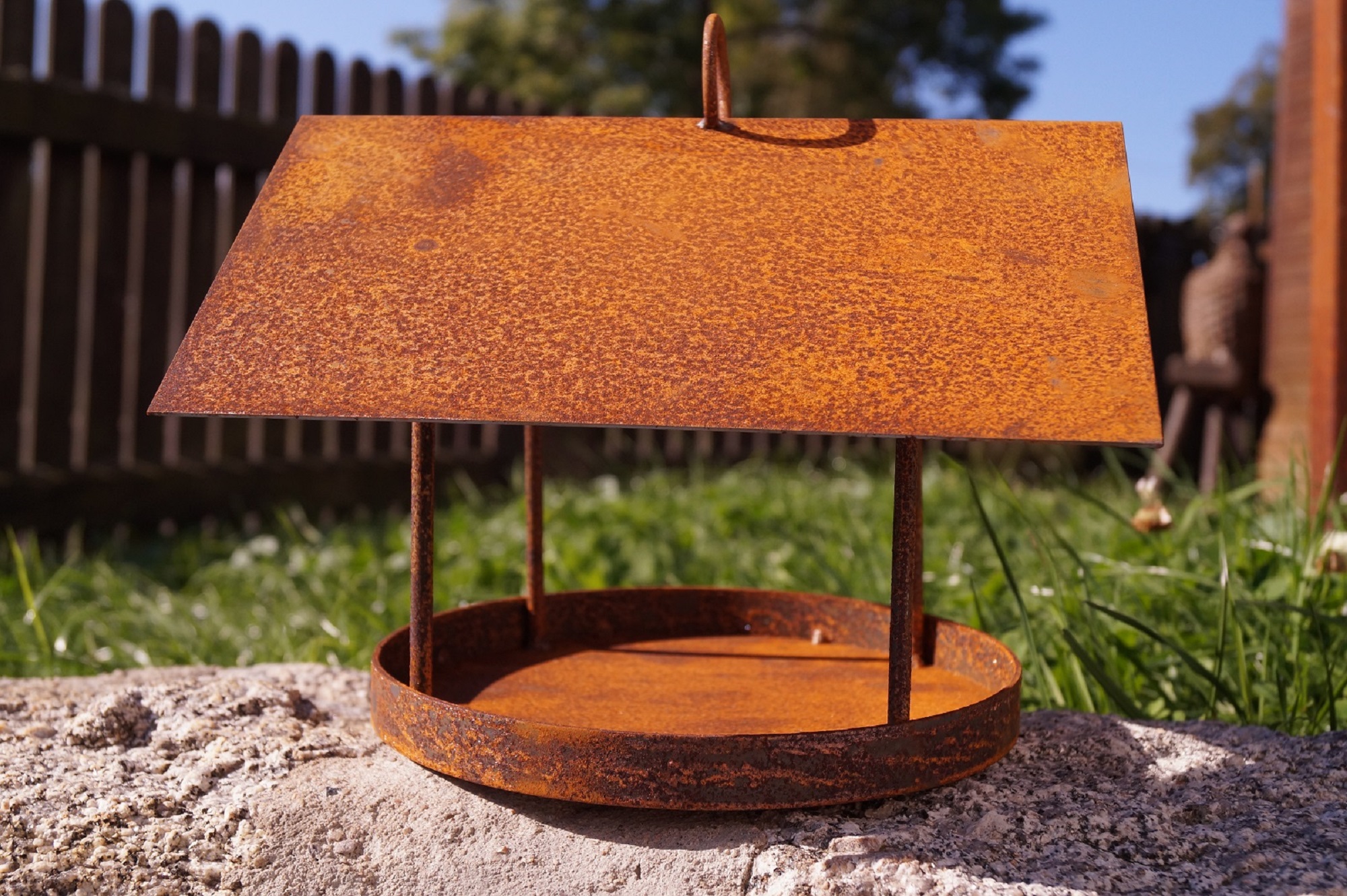 Edelrost Futterhaus runde Form - Durchmesser 25 cm