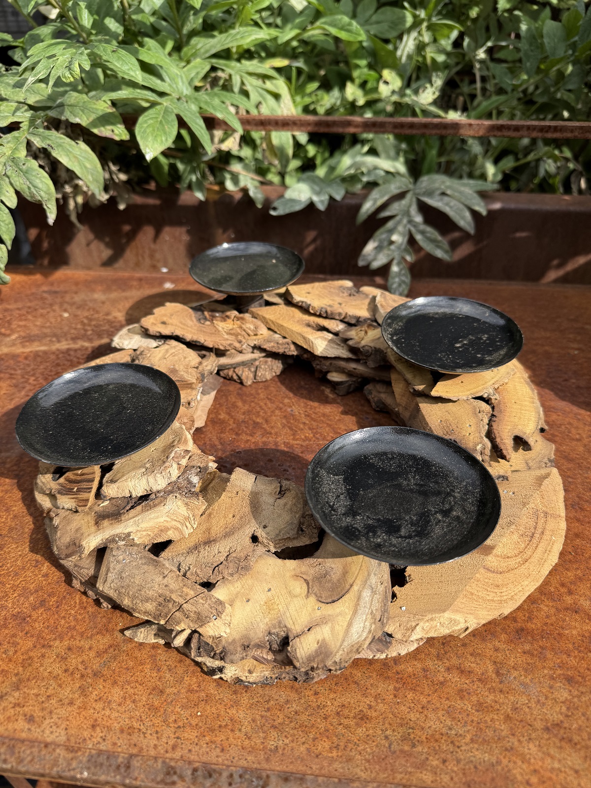 Kranz aus Holzstücken runde Form mit 4 Kerzentellern - Durchmesser ca. 30 cm