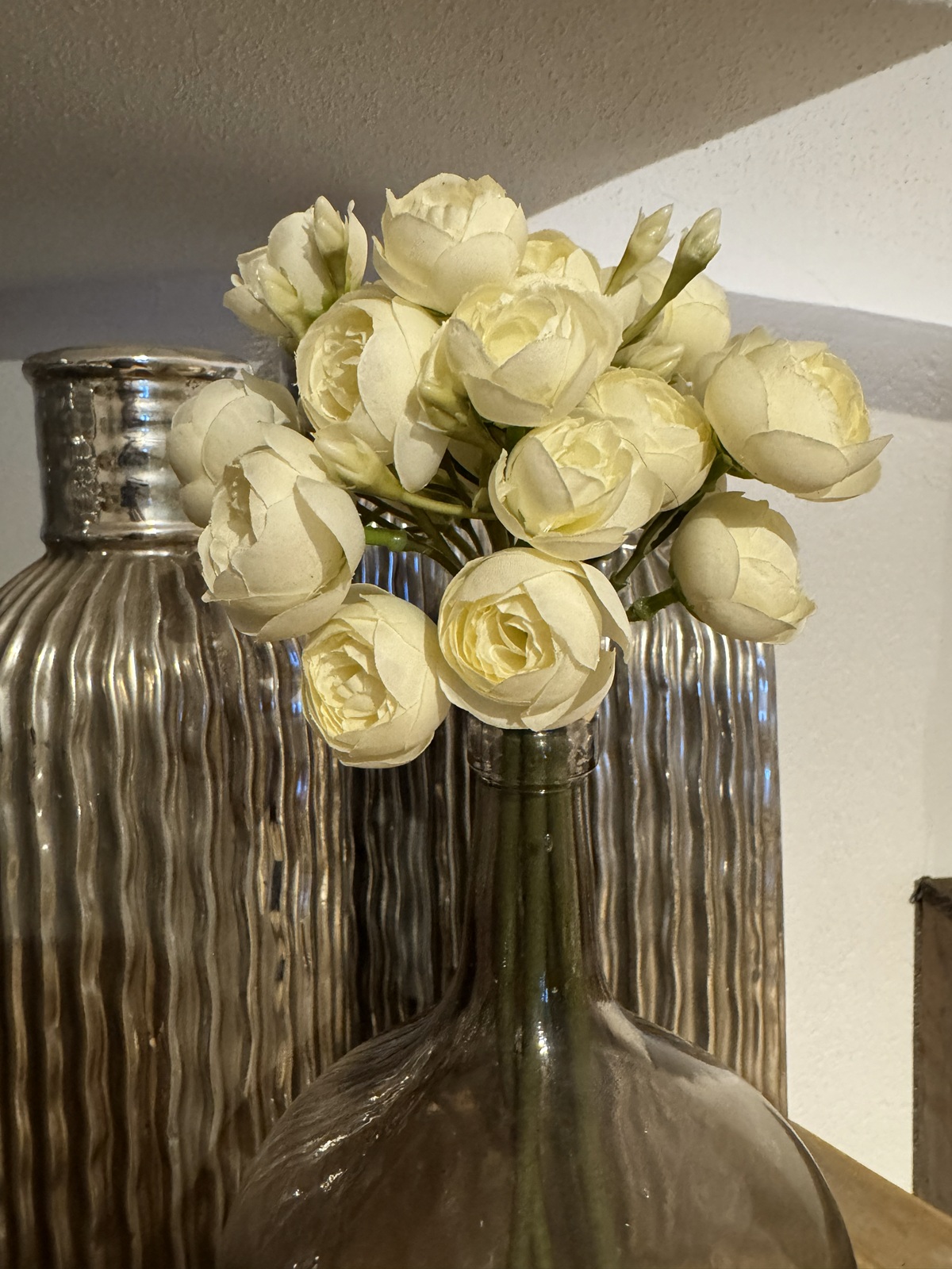 Seidenblume Ranuculus Bündel mit 25 Blüten creme - Höhe 33 cm