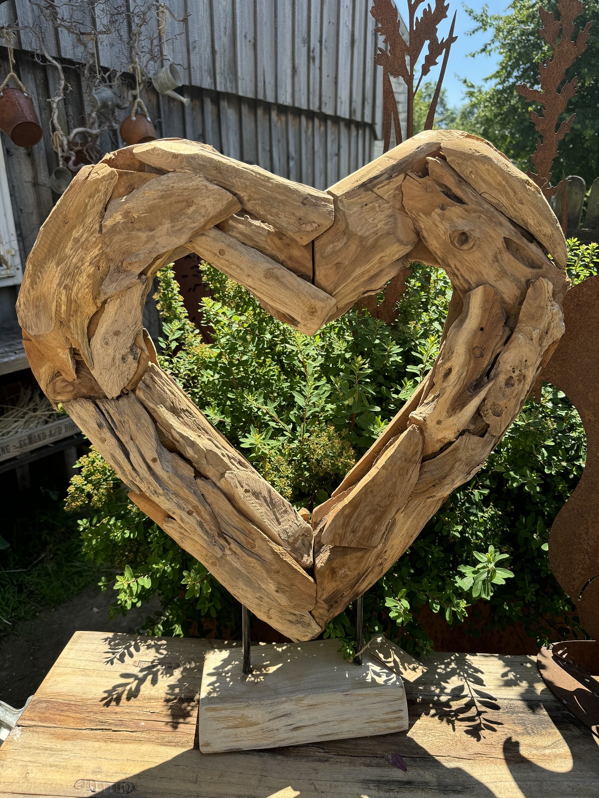 Teak Holz Herz stehend XL auf Bodenplatte - Höhe 70 cm | 37168