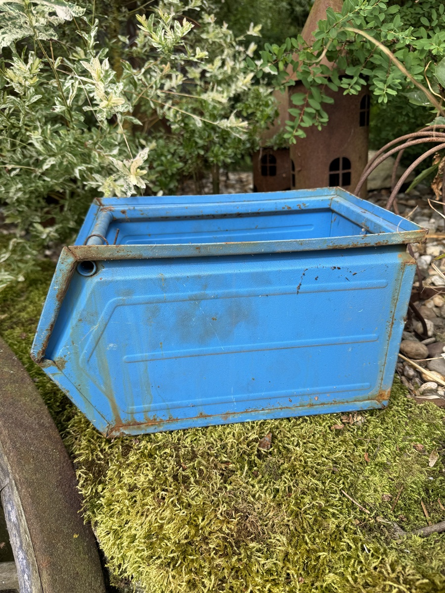 Vintage Metall Kiste Blau (mit Gebrauchsspuren) - Länge 34 cm