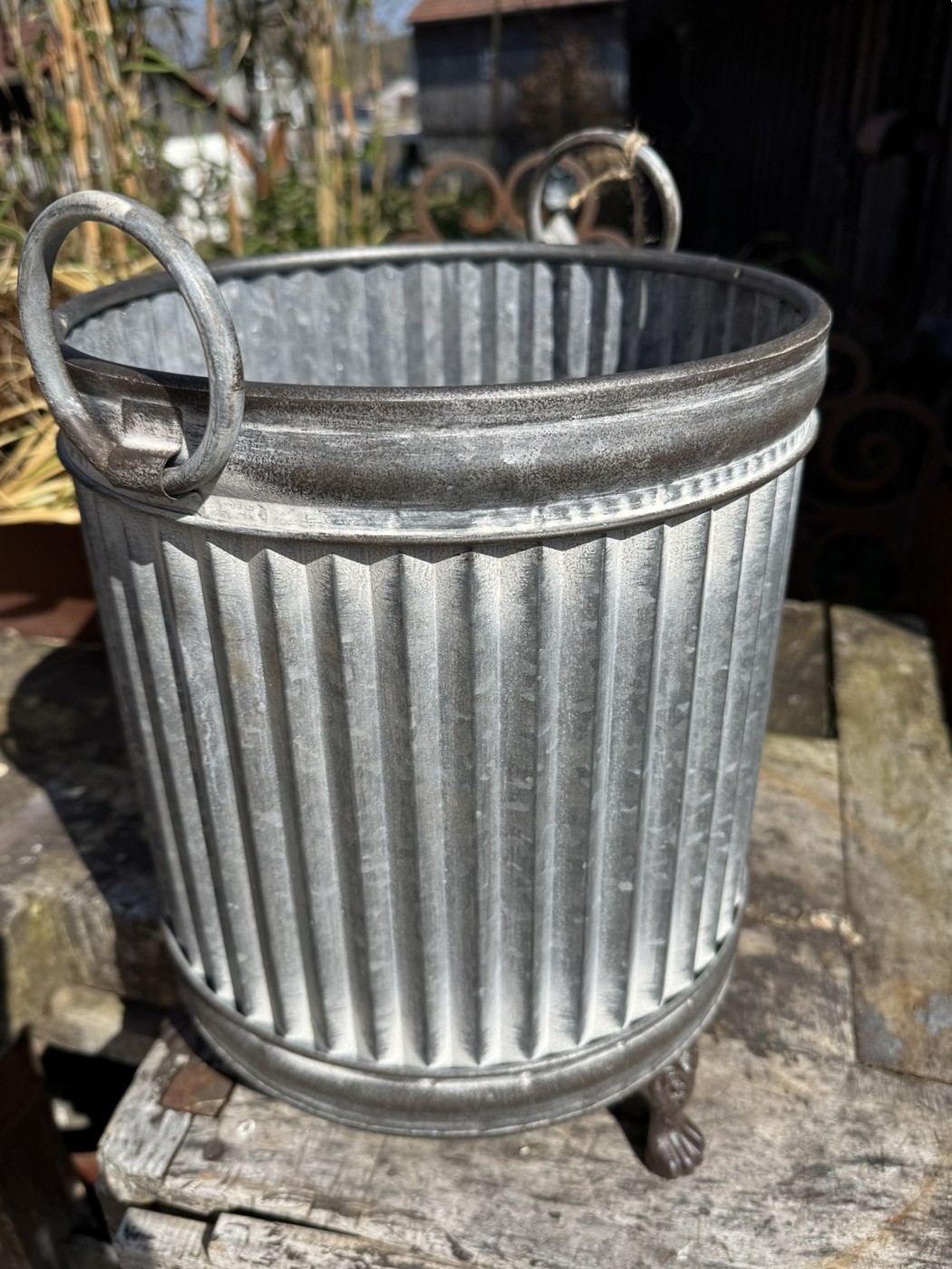 Zink Eimer klein mit Gusseisen Füßchen und seitlichen Henkeln - Durchmesser 26,5 cm