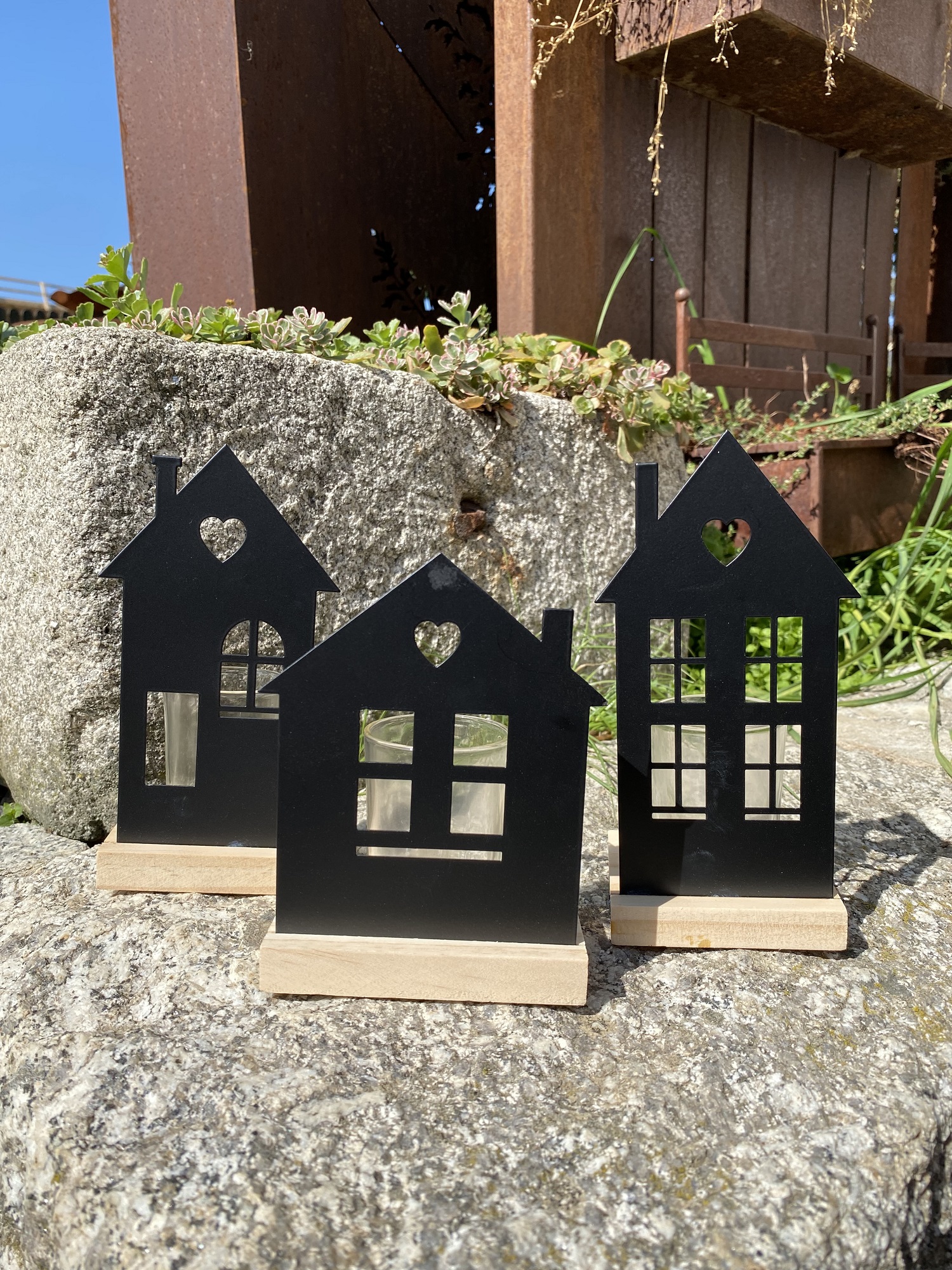 Metall Teelichthalter Haus schwarz hoch mit eckigen Fenstern - Höhe 17,5 cm