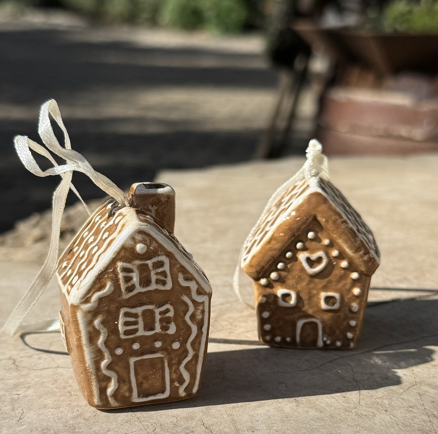 2tlg. Keramik Lebkuchen Häuschen zum Hängen - Höhe ca. 6 cm