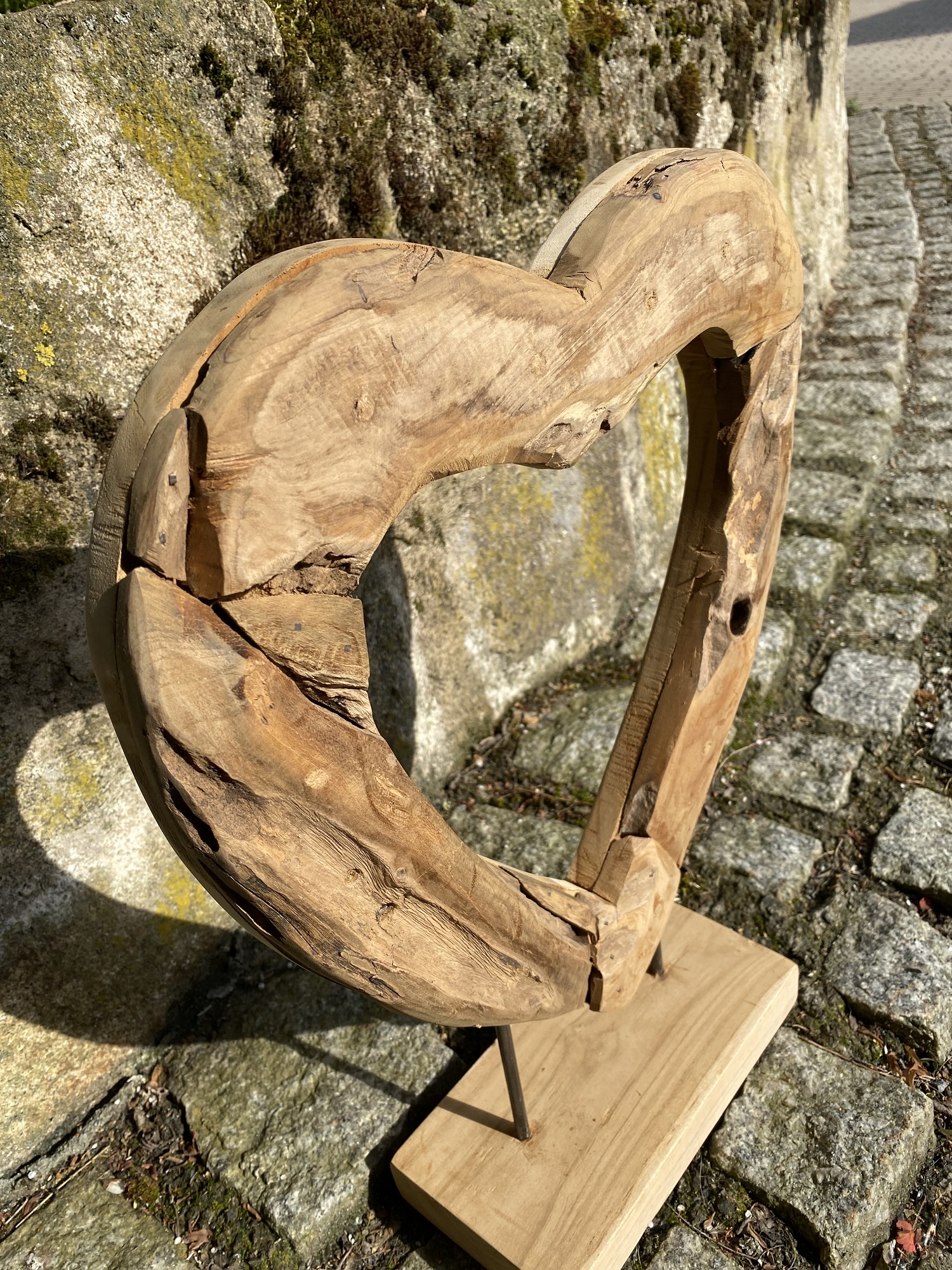 Teak Holz Herz offene Form groß auf Standplatte - Höhe 50 cm
