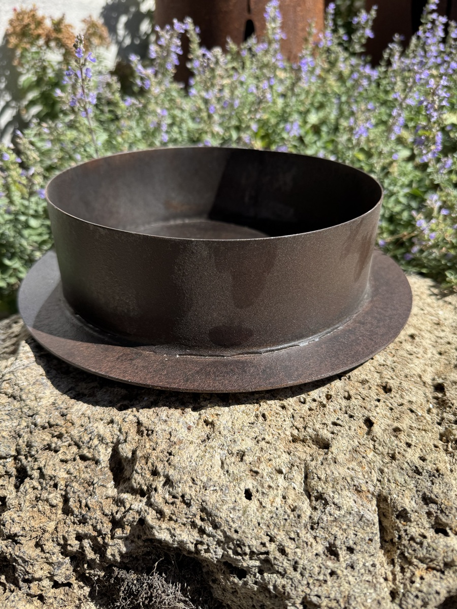 Eisen Schale runde Form auf Bodenplatte dunkelbraun - Durchmesser 25 cm
