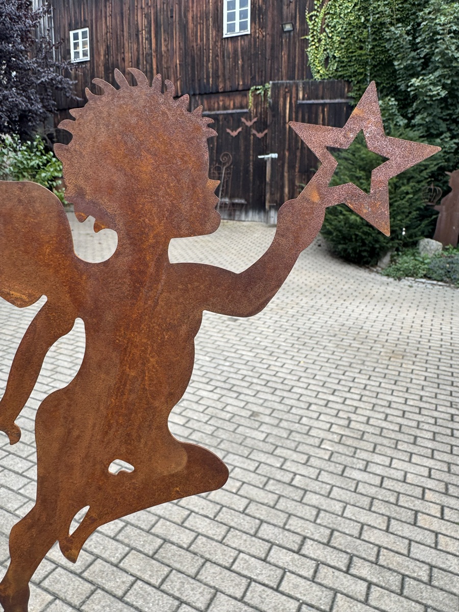 Edelrost Engel Tobi mit Stern auf Stab - Höhe 60 cm