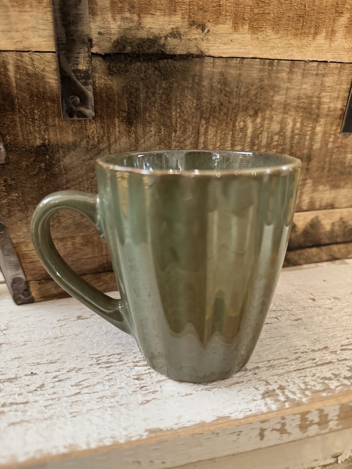 Steingut Tasse Grasgrün mit Henkel - Höhe 8,5 cm