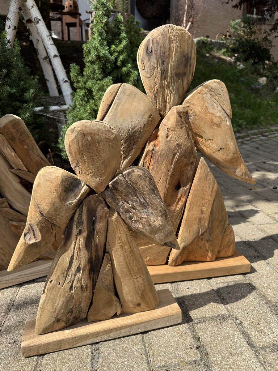 Teak Holz Engel groß auf Bodenplatte - Höhe ca. 62 cm