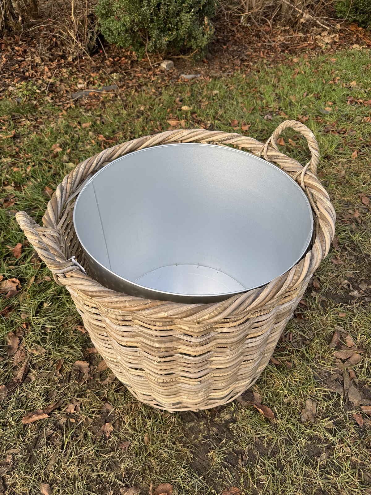 Outdoor Rattankorb rund groß mit Blecheinsatz und Henkeln - Durchmesser 57 cm