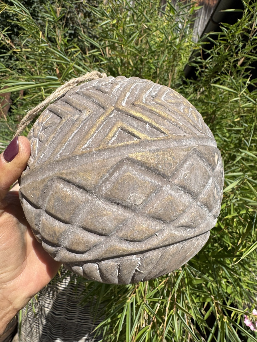 Keramik Deko Kugel mit Muster Antikfarben - Durchmesser 15 cm