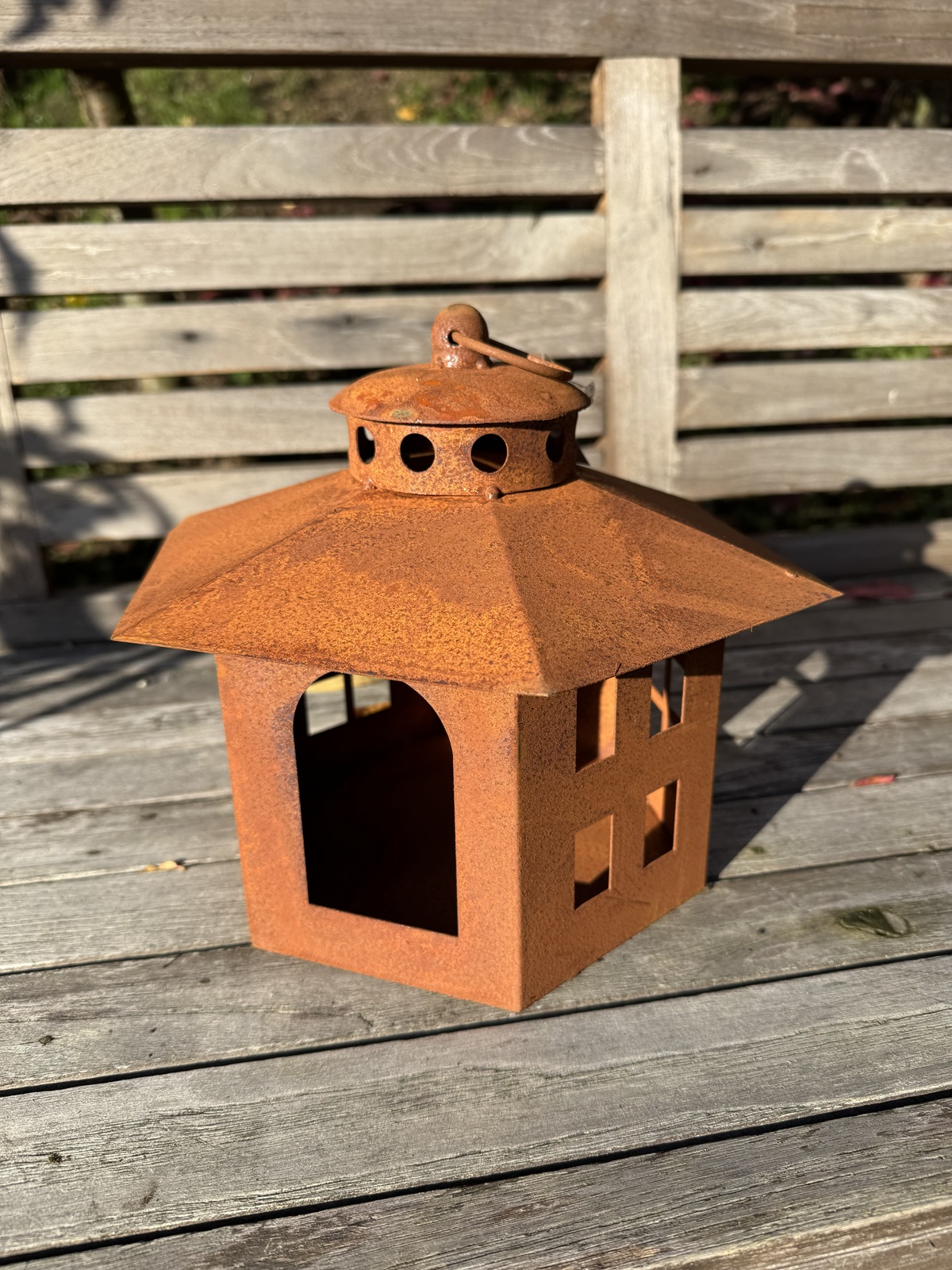 Edelrost Vogelvilla sechseckig mit Ring zum Hängen - Gesamthöhe 18 cm (ohne Ring)