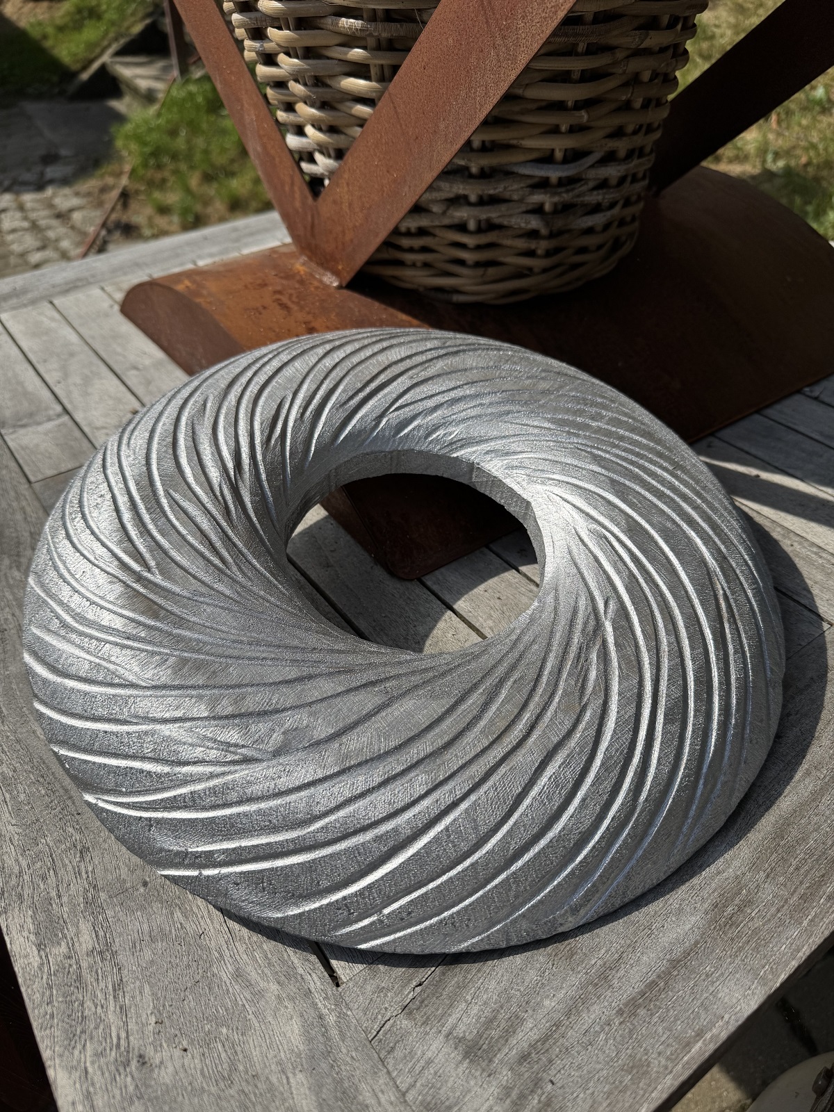 Holz Kranz silber groß mit Rillenmuster - Durchmesser ca. 35 cm