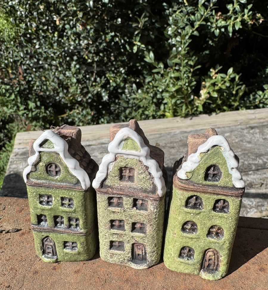3tlg Keramik Mini Stadthäuschen Grüntöne - Höhe ca. 7 cm