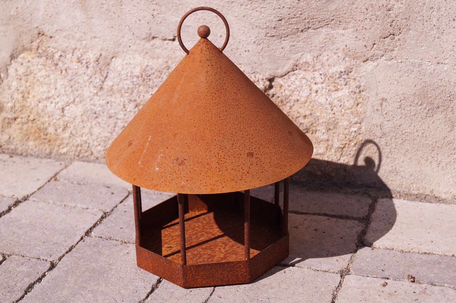 Edelrost Vogelhaus mit rundem Dach - Höhe 30 cm
