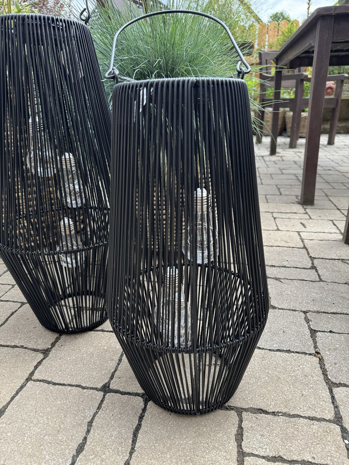 Outdoor Laterne konische Form schwarz klein mit 3 Solar Birnen - Höhe 45 cm