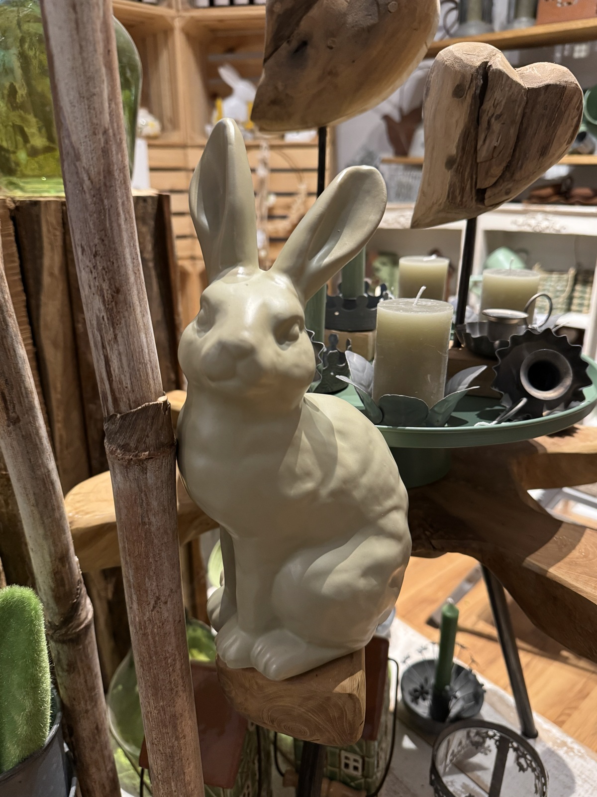 Keramik Hase sitzend hellgrün klein - Höhe 27 cm