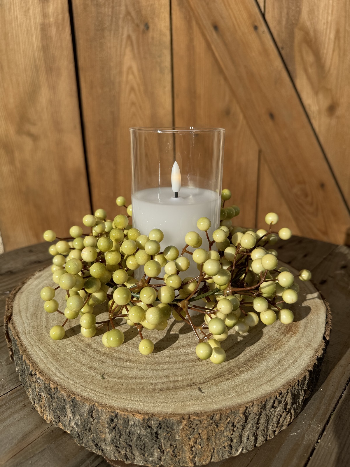 Künstlicher Beerenkranz creme/grün - Durchmesser ca. 24 cm