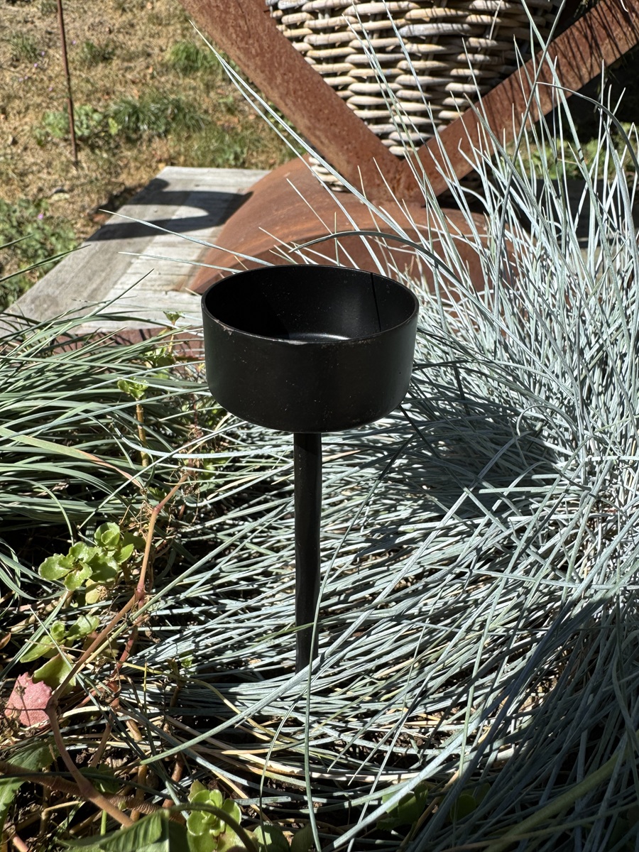 Metall Teelichthalter Schwarz auf Stab zum Stecken - Länge ca. 23 cm