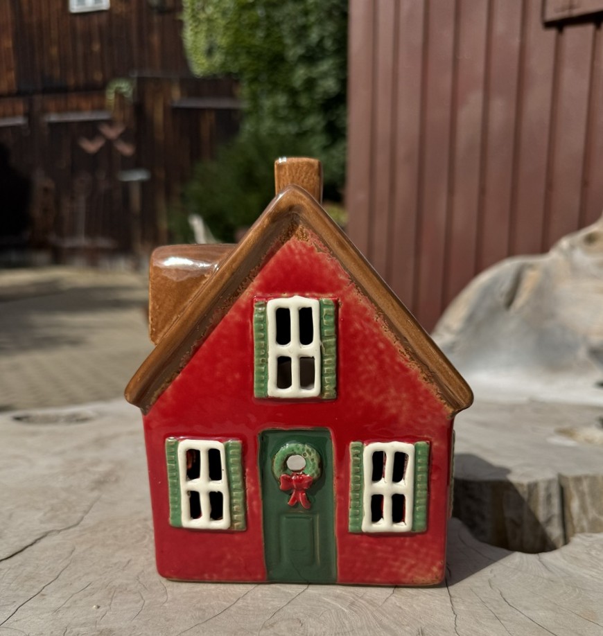 Keramik Lichthaus Waldfrieden Rot mit grüner Tür - Höhe 17,5 cm