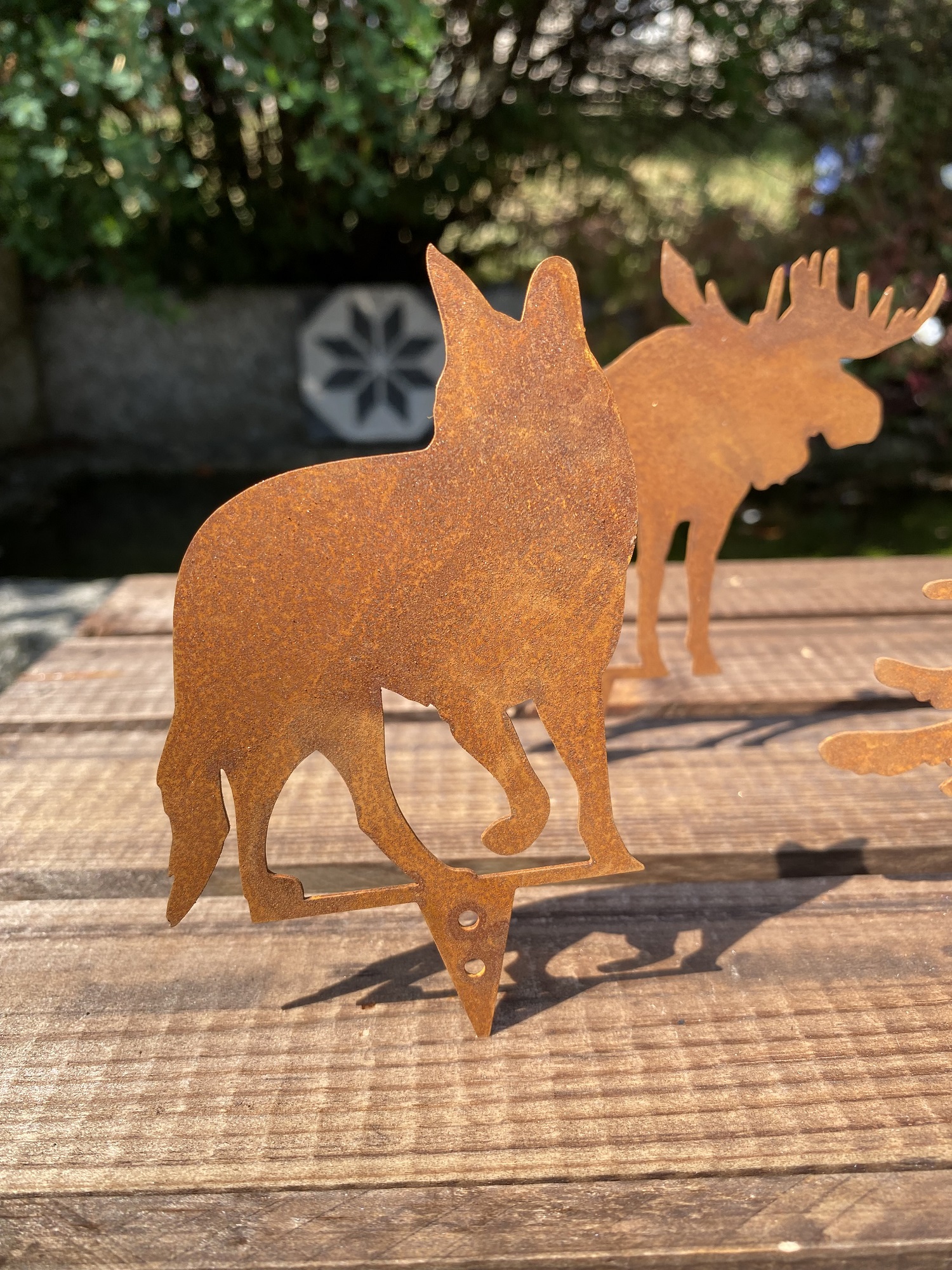 Edelrost 7tlg. Waldszene Tierfiguren und Tannen mit Dornspitze für Holz - Höhe 9-15 cm
